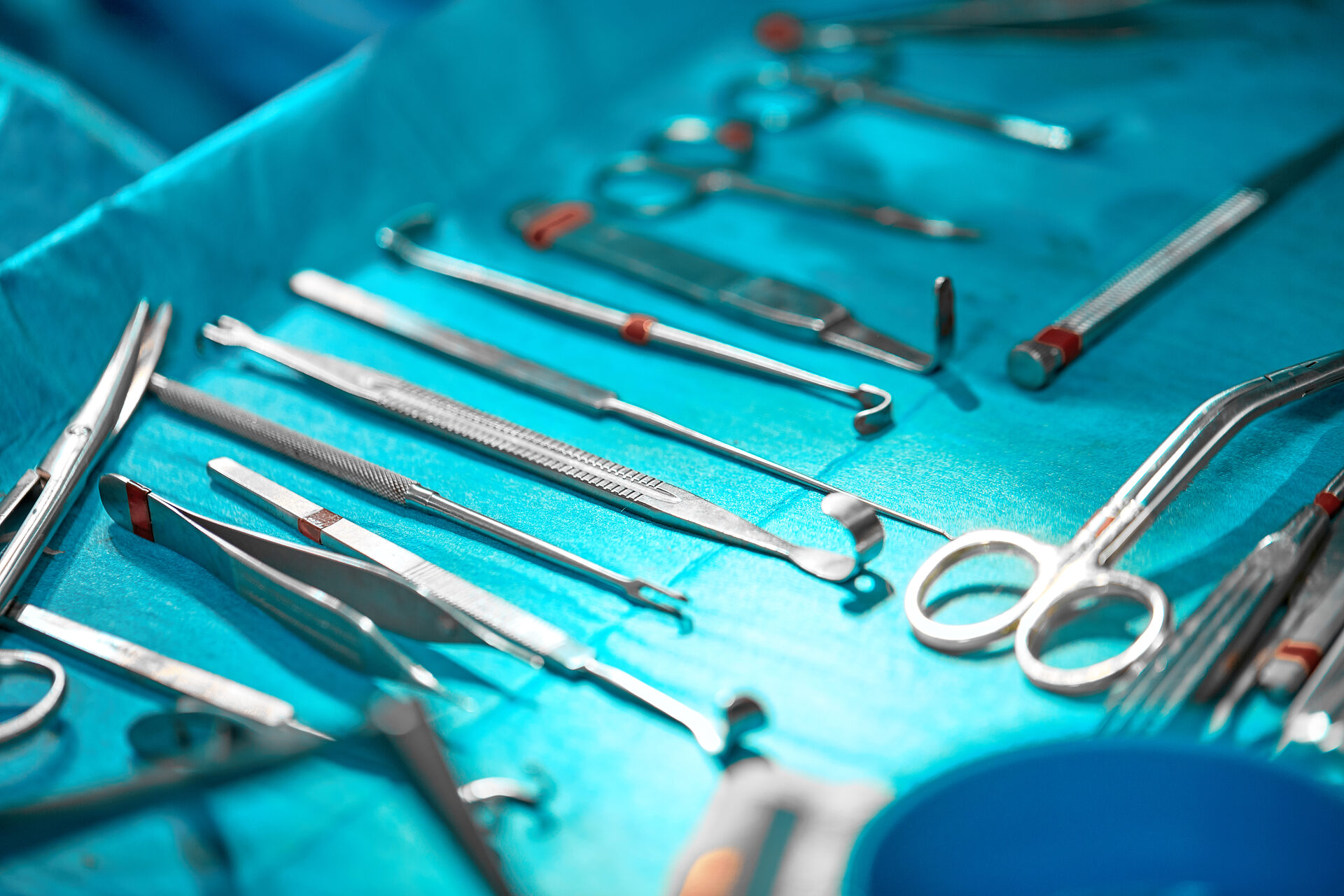 Orthopedic implants and instruments laid out on a sterile blue surgical drape